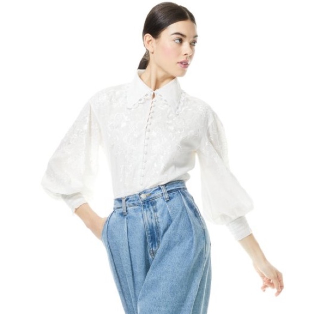 ALICE + OLIVIA Onella Embroidered Button Front Top - Picture 2 of 10